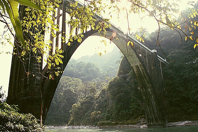 Coronation Bridge Ground View | Wikimedia Commons